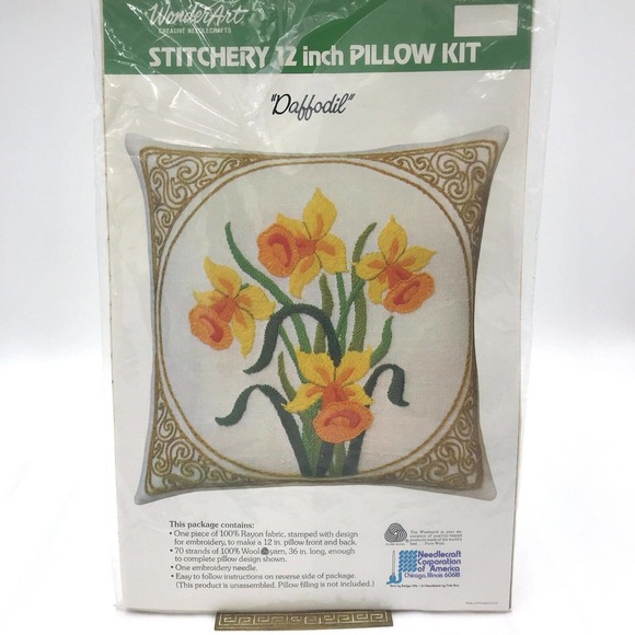Vintage WonderArt Stitchery 12" Pillow Kit Daffodil Needlecraft #5601 - Picture 1 of 4